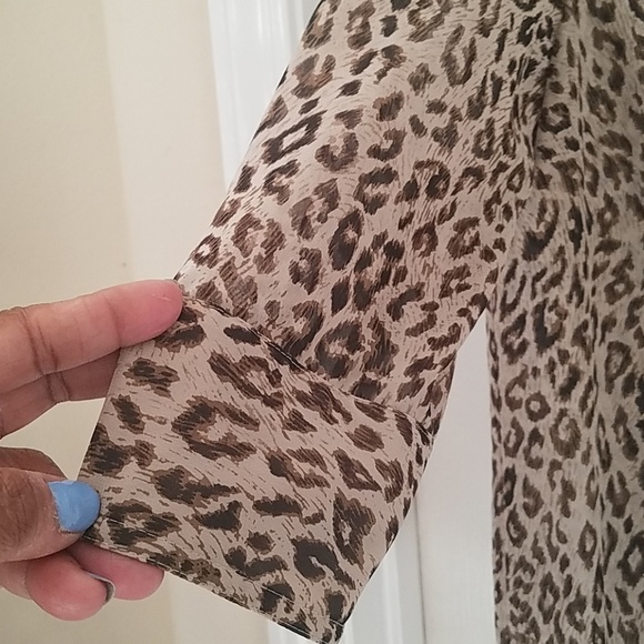 Chaus, 0141, vintage button down Animal Print blouse, elegant,  sz 6 - Picture 5 of 10